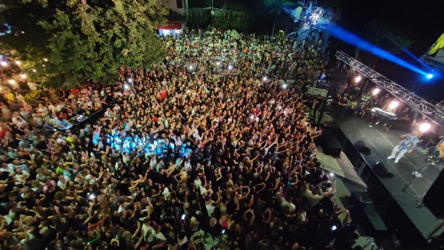 Konjičani i gosti Konjica proveli nezaboravnu večer uz Željka Samardžića i lokalne izvođače koji su nastupili na manifestaciji Konjičko ljeto