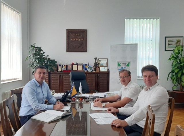 Radni sastanak gradonačelnika Konjica Osmana Ćatića sa kantonalnim ministrima iz Konjica Adnanom Faladžićem i Suadom Balićem