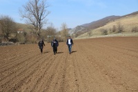 Pripreme za proljetnu sjetvu u povratničkom selu Studenčica, te selima Gorani i Trusina Uskoro zavr&scaron;etak javnog poziva za poticaj u tekućoj godini i subvencioniranje profitne marže za poljoprivrednu djelatnost u iznosu 2 miliona KM putem BBI banke