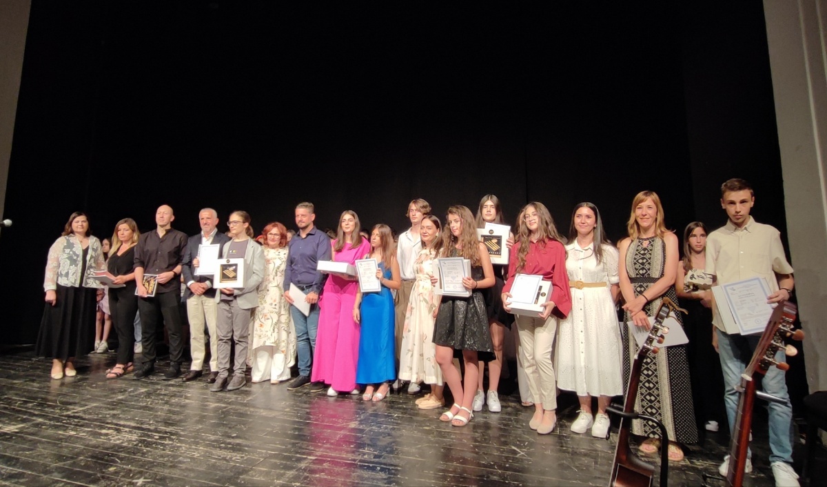 Učenici i profesori osnovne muzičke škole Rezonanca na Svjetski dan muzike Konjičanima i gostima Konjica u povodu Dana grada poklonili završni koncert