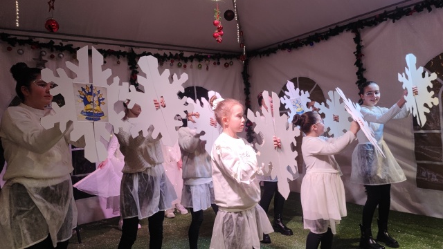 Prigodnim programom i kulinarskim vje&scaron;tinama konjički osnovci i srednjo&scaron;kolci dali svoj doprinos raznovrsnim i bogatim sadržajima ovogodi&scaron;nje manifestacije &bdquo;Zimski grad Konjic&ldquo;