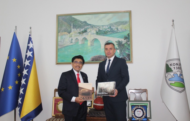 Ambasador Republike Indonezije u BiH Manahan M.P. Sitompul danas u posjeti Konjicu