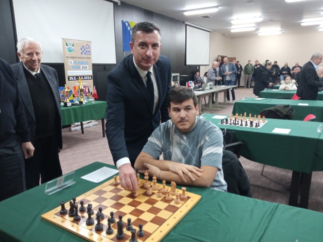 Gradonačelnik Ćatić otvorio 13.Međunarodni šahovski turnir &quot;Konjic Open&quot; koji se održava u povodu Dana nezavisnosti Bosne i Hercegovine