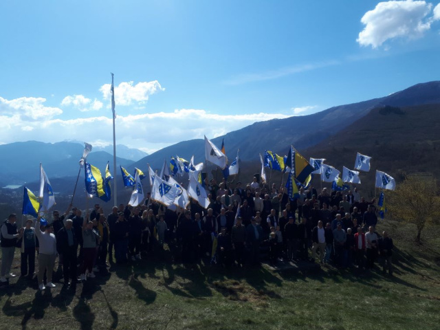 Na brdu Hum kod Podhuma upriličena svečanost povodom 34. godišnjice postrojavanja prve dobrovoljne jedinice u Hercegovini.