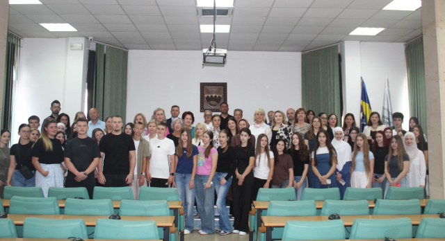 U povodu Dana grada upriličen prijem i uručene nagrade za učenike osnovnih i srednjih &scaron;kola i njihove mentore za postignute rezultate na kantonalnim i federalnim takmičenjima